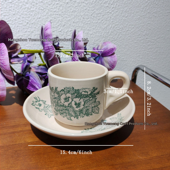 Ceasă de cafea din ceramică cu farfurioară, motiv floral vintage, culoare subglazură