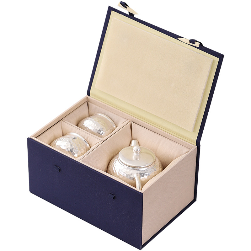 Ceainic ceramic cu acoperire argintie și textură ciocănită manual, set de ceai din porțelan cu cești într-o cutie cadou