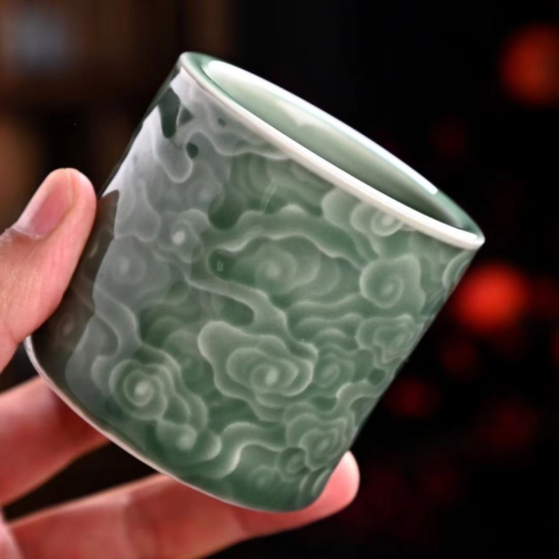 Ceșă de ceai din celadon cu model Norii de Jad, ceramică Yue Kiln, stil vintage