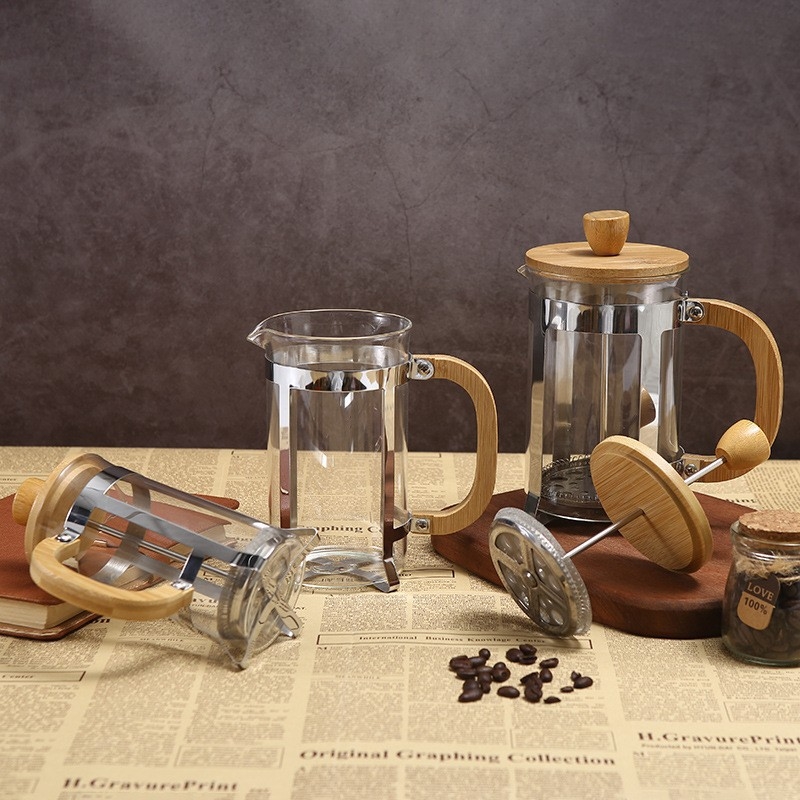 Presa franceză pentru cafea cu sticlă borosilicat, cadru din metal și capac din bambus