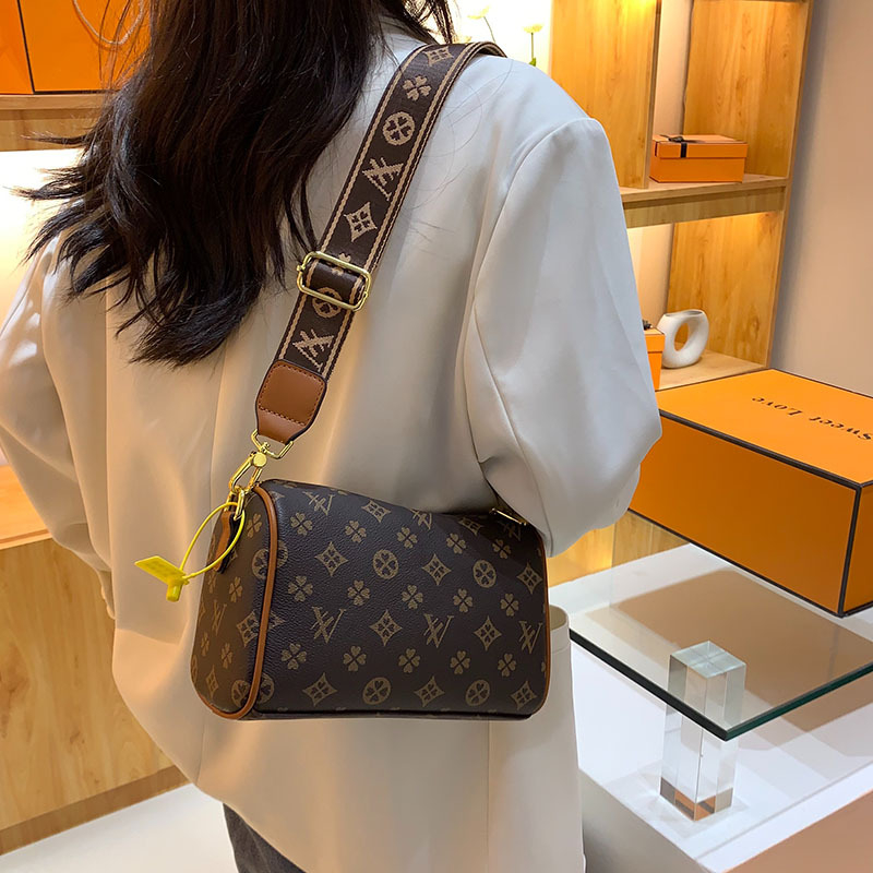 Geantă crossbody pentru femei cu imprimeu floral vintage, model nou 2023, stil european și american, curea lată, rucsac cilindric.