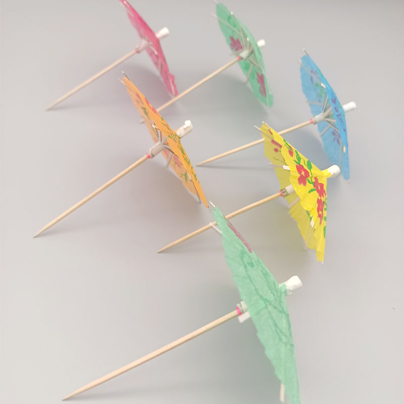 Bețișoare cu umbrelă colorate, de unică folosință, pentru fructe, prăjituri și cocktailuri