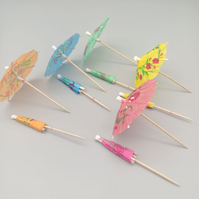 Bețișoare cu umbrelă colorate, de unică folosință, pentru fructe, prăjituri și cocktailuri