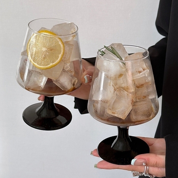 Pahare înalte negre pentru uz casnic, aspect elegant, potrivit pentru sucuri, apă cu gaz și cocktailuri