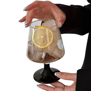 Pahare înalte negre pentru uz casnic, aspect elegant, potrivit pentru sucuri, apă cu gaz și cocktailuri