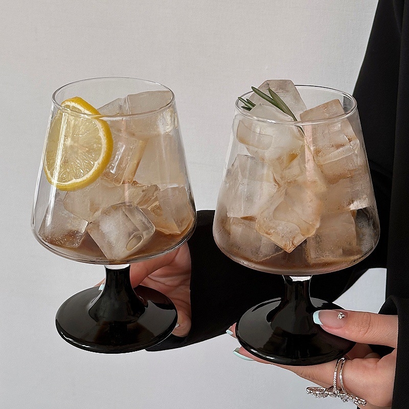 Pahare înalte negre pentru uz casnic, aspect elegant, potrivit pentru sucuri, apă cu gaz și cocktailuri