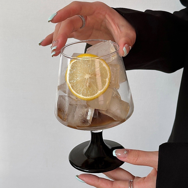 Pahare înalte negre pentru uz casnic, aspect elegant, potrivit pentru sucuri, apă cu gaz și cocktailuri