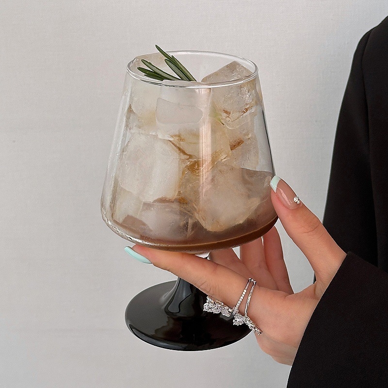 Pahare înalte negre pentru uz casnic, aspect elegant, potrivit pentru sucuri, apă cu gaz și cocktailuri