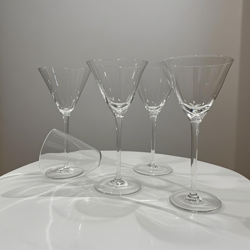 Pahar martini din cristal, pahar cocktail cu picior, transparent, formă triunghiulară cu design în formă de fluture pentru șampanie, 201–300 ml