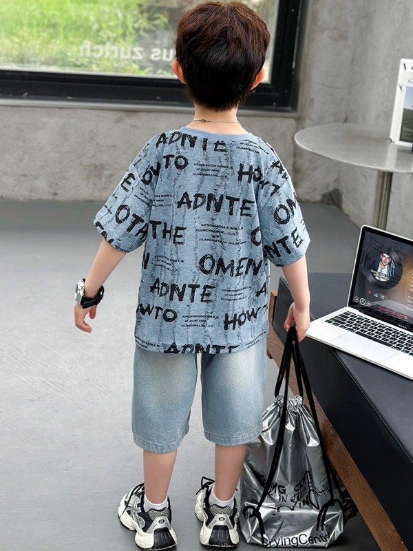 Set de vară pentru băieți, două piese: tricou cu mâneci scurte și pantaloni scurți din denim, stil coreean