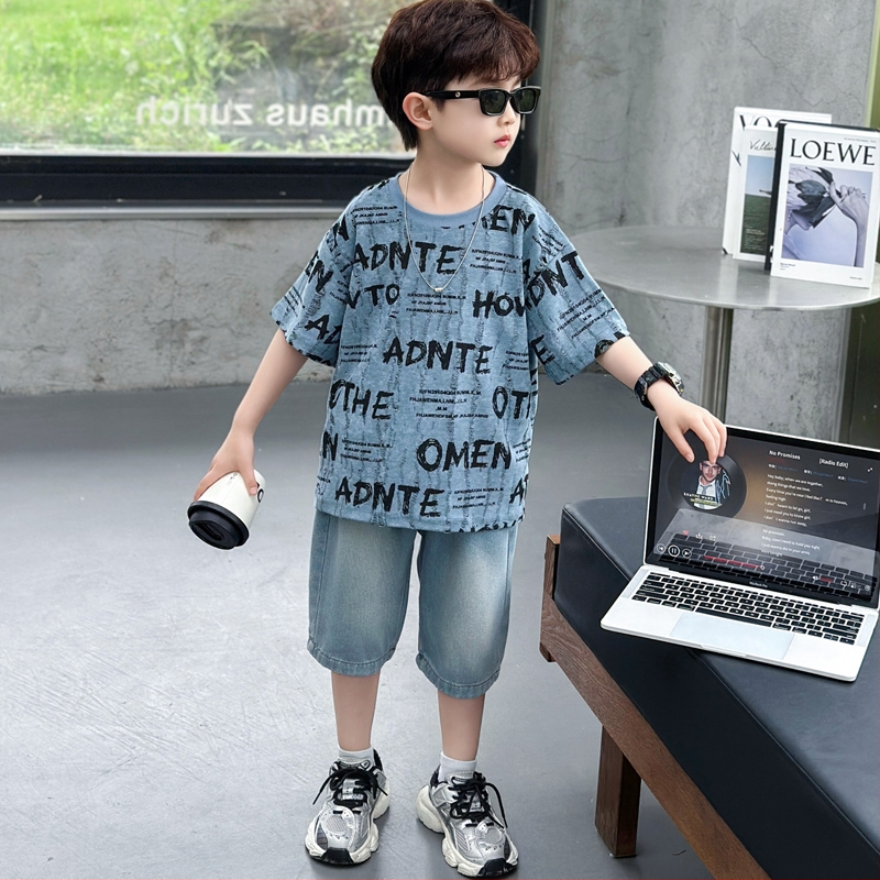 Set de vară pentru băieți, două piese: tricou cu mâneci scurte și pantaloni scurți din denim, stil coreean
