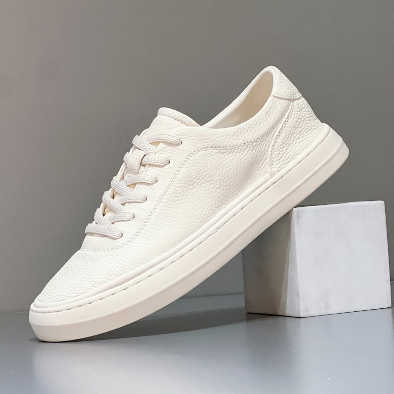 Adidași albi pentru bărbați din piele top-grain perforată, respirabili și ușori