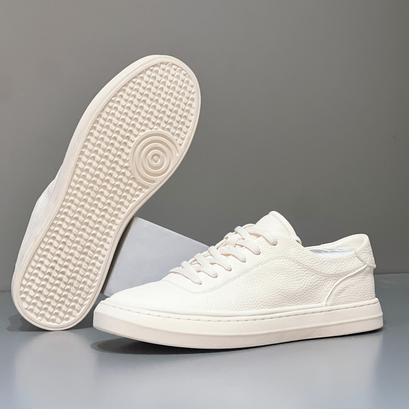 Adidași albi pentru bărbați din piele top-grain perforată, respirabili și ușori