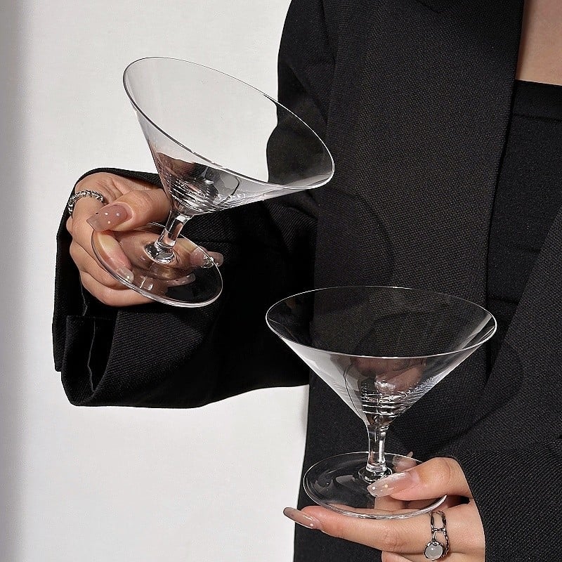 Pahar martini cu picior scurt, pahar de sticlă triunghiular, pahar pentru șampanie și cocktail, gură subțire, deschidere largă