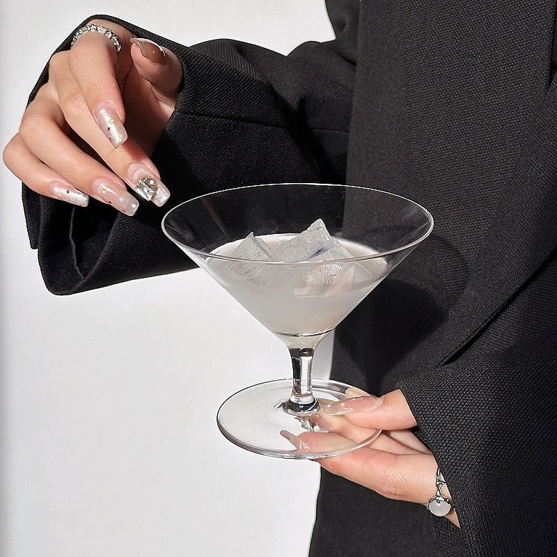 Pahar martini cu picior scurt, pahar de sticlă triunghiular, pahar pentru șampanie și cocktail, gură subțire, deschidere largă