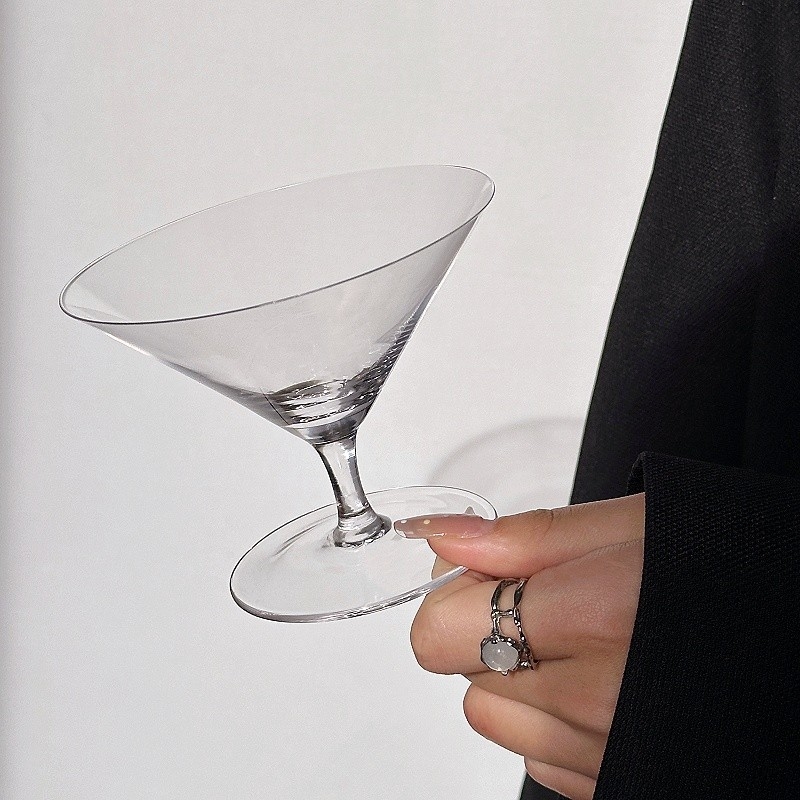 Pahar martini cu picior scurt, pahar de sticlă triunghiular, pahar pentru șampanie și cocktail, gură subțire, deschidere largă