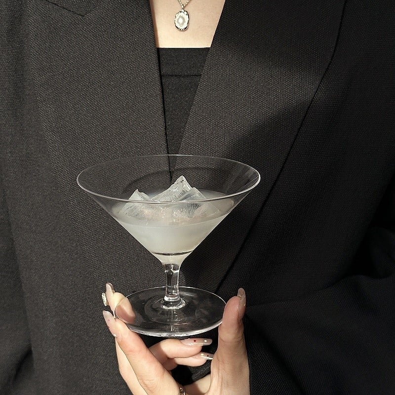 Pahar martini cu picior scurt, pahar de sticlă triunghiular, pahar pentru șampanie și cocktail, gură subțire, deschidere largă
