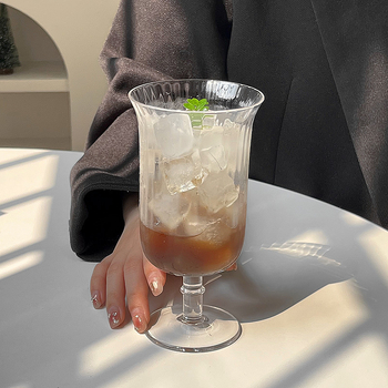 Pahar din cristal, cu formă de floare și margine evazată, picior scurt, potrivit pentru deserturi, vin, sucuri, ceai cu lapte și cocktailuri