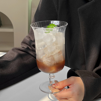 Pahar din cristal, cu formă de floare și margine evazată, picior scurt, potrivit pentru deserturi, vin, sucuri, ceai cu lapte și cocktailuri