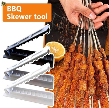 Dispozitiv pentru înșurarea cărnii la grătar – ustensilă pentru kebab