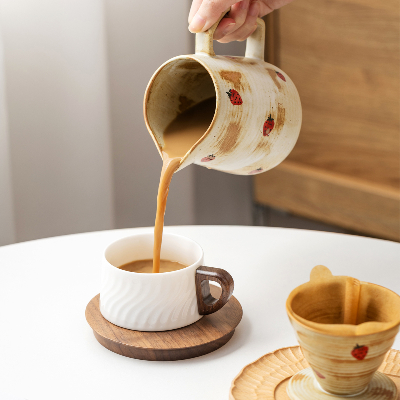 Cană ceramică pentru cafea pour-over cu filtru și ceainic floral – stil vintage uzat, set rafinat pentru ceaiul de după-amiază