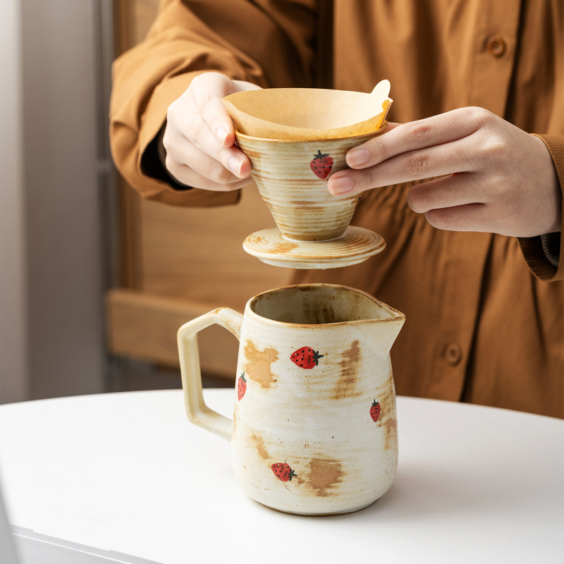 Cană ceramică pentru cafea pour-over cu filtru și ceainic floral – stil vintage uzat, set rafinat pentru ceaiul de după-amiază