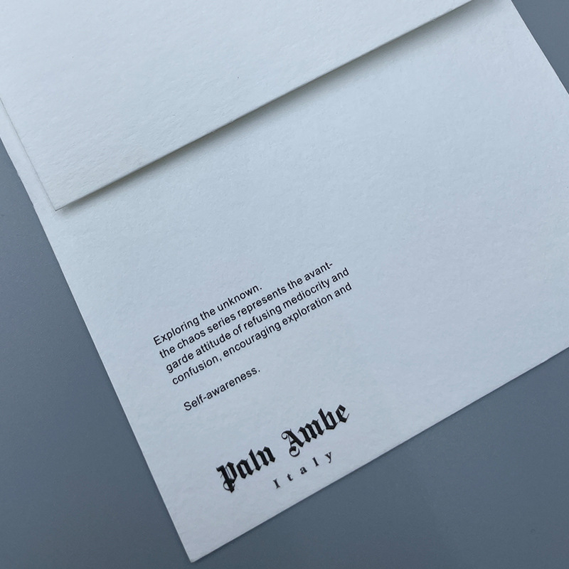 Etichete pentru haine din carton rigid, aspect premium, etichete personalizabile cu design la comandă