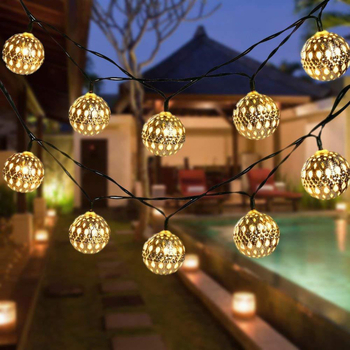 Lumini solare LED de Crăciun într-o minge marocană cu decupaje, artă metalică, decor pentru încăpere