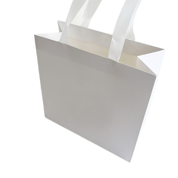 Geantă de cumpărături din carton alb cu mânere, pungă cadou minimalistă pentru magazine de îmbrăcăminte