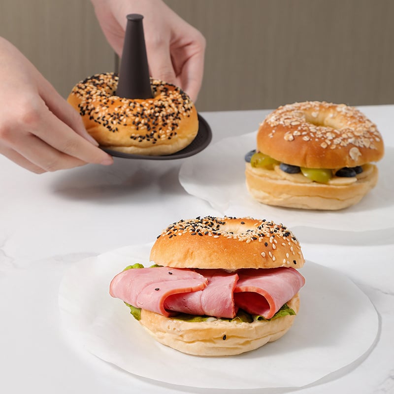 Set de șase forme din silicon pentru gogoși, ideale pentru coacerea prăjiturilor, mousse și budincă.