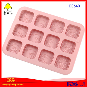 Set de 12 forme pătrate din silicon cu capibara pentru ciocolată, fursecuri, coacere și săpun