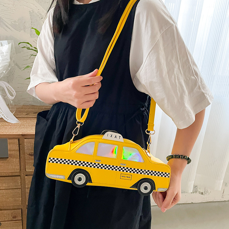 Geantă crossbody în formă de mașină pentru femei, model nou 2024, design drăguț desen animat, PU material, dimensiune mare