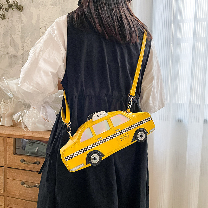 Geantă crossbody în formă de mașină pentru femei, model nou 2024, design drăguț desen animat, PU material, dimensiune mare