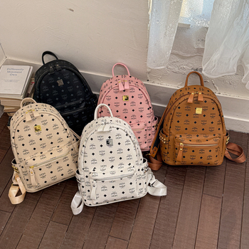 Rucsac nou cu nituri, M Brand, stil casual, design cu litere european-american, capacitate mare pentru călătorii și pentru școală