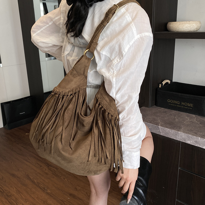 Geantă pentru femei cu ciucuri din piele sintetică, inspirată de stilul american post-apocaliptic, crossbody și tote pentru utilizare zilnică
