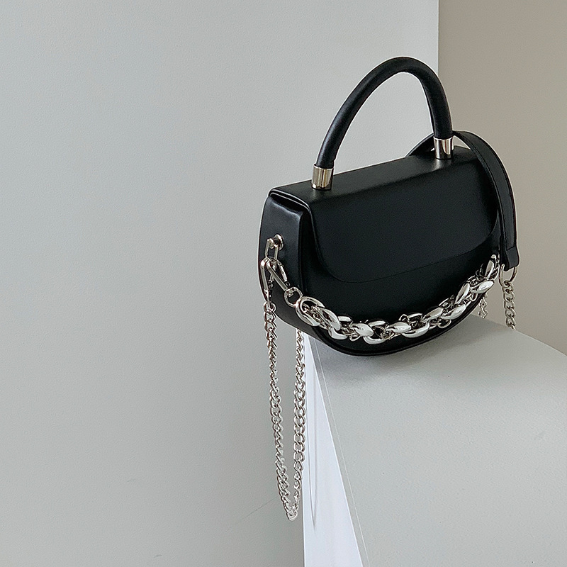 Geantă tip șa cu capac rabatabil, design de nișă, lanț din acrilic cromat, crossbody