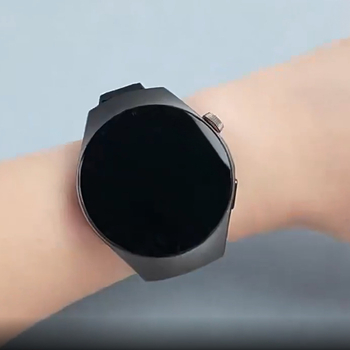 Ceas inteligent nou, de înaltă clasă, cu Bluetooth, compatibilitate internațională, suport pentru mai multe limbi și trei curele incluse.