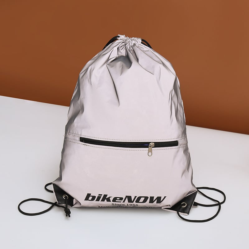 Rucsac gri reflexiv personalizabil cu șnur și fermoar, gentuță din stofă Oxford impermeabilă, imprimare logo disponibilă
