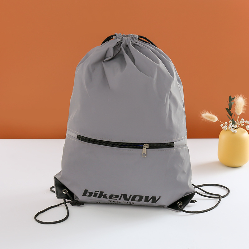 Rucsac gri reflexiv personalizabil cu șnur și fermoar, gentuță din stofă Oxford impermeabilă, imprimare logo disponibilă