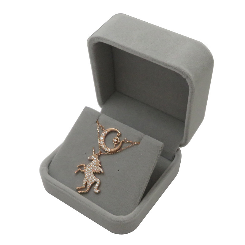 Cutie pentru pandantiv și bijuterii — set cutii din velur pentru colier, cutie pentru cercei, dimensiuni 5×4,5×4 cm