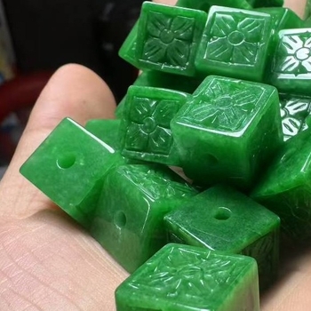 Jadeit verde sculptat – componente pentru pandantive DIY, 12 mm