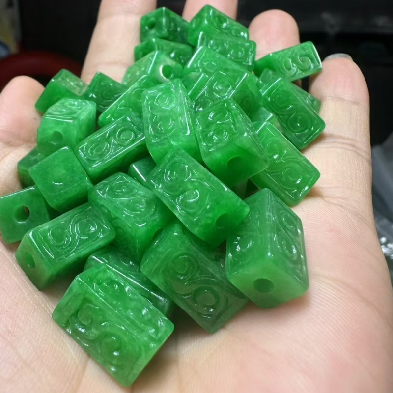 Jadeit verde sculptat – componente pentru pandantive DIY, 12 mm