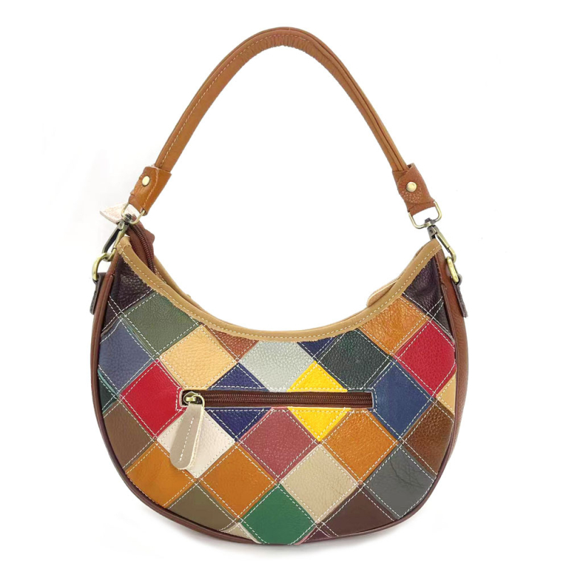 Geantă de damă din piele naturală, în formă de semilună, cu patchwork din piele de bovină și motiv cu floare de prune