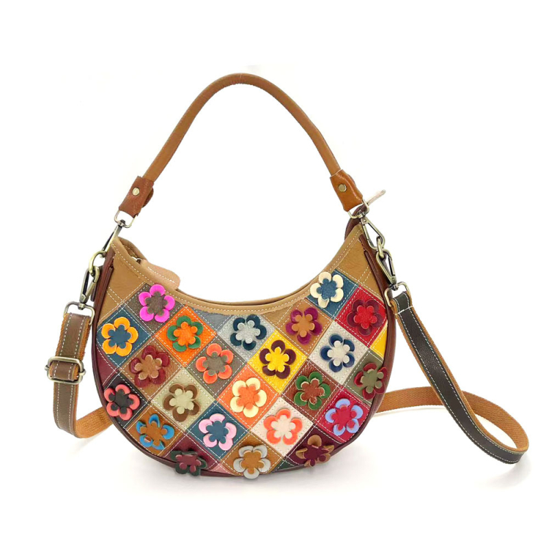 Geantă de damă din piele naturală, în formă de semilună, cu patchwork din piele de bovină și motiv cu floare de prune