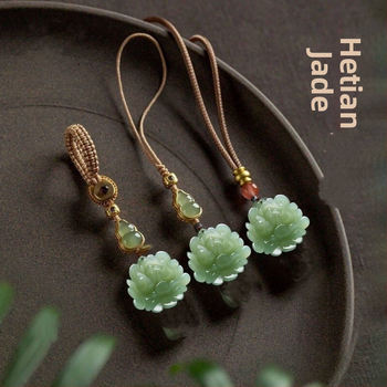 Jad Hetian natural – breloc pentru mașină și pandantiv, design minimalist cu floare plată, verde deschis, accesoriu unisex
