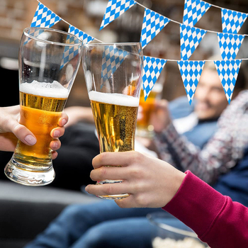 Steag triunghiular de plastic pentru Oktoberfest, model carouri bavareze, decor pentru festivalul berii