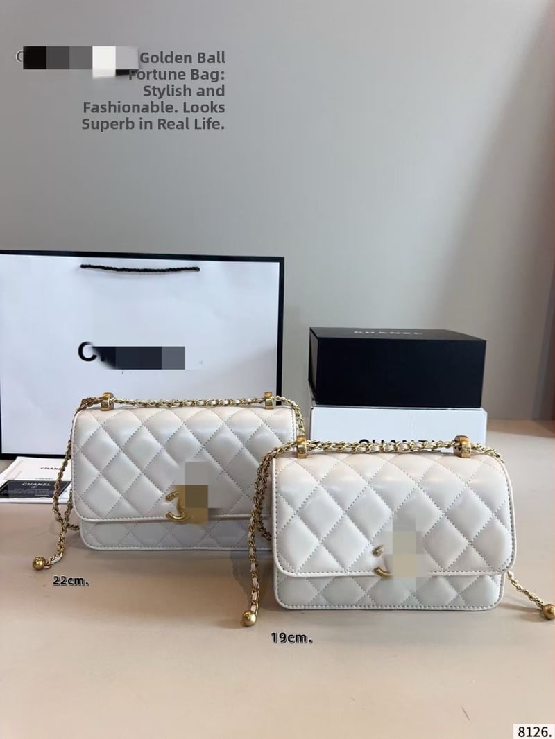 Geantă Fortune 2026 inspirată de Chanel, cu două mingi aurii, quilt diamant clasic, WOC, curea de umăr din lanț, lux ușor.