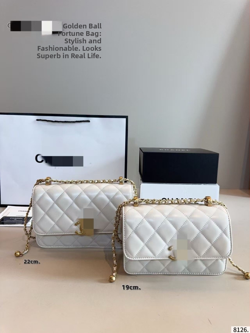 Geantă Fortune 2026 inspirată de Chanel, cu două mingi aurii, quilt diamant clasic, WOC, curea de umăr din lanț, lux ușor.