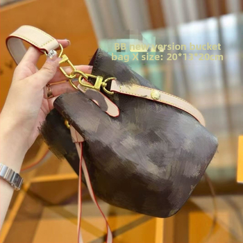 Geantă bucket din piele naturală, capacitate mare, multifuncțională, curea pentru umăr sau crossbody.