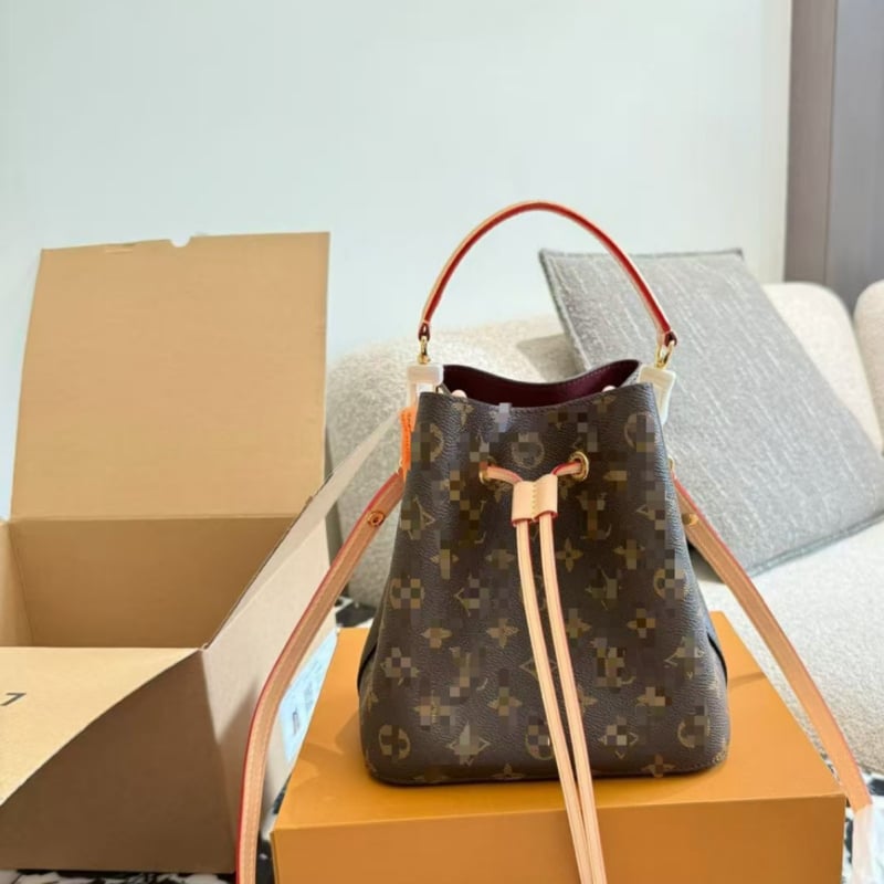 Geantă bucket din piele naturală, capacitate mare, multifuncțională, curea pentru umăr sau crossbody.